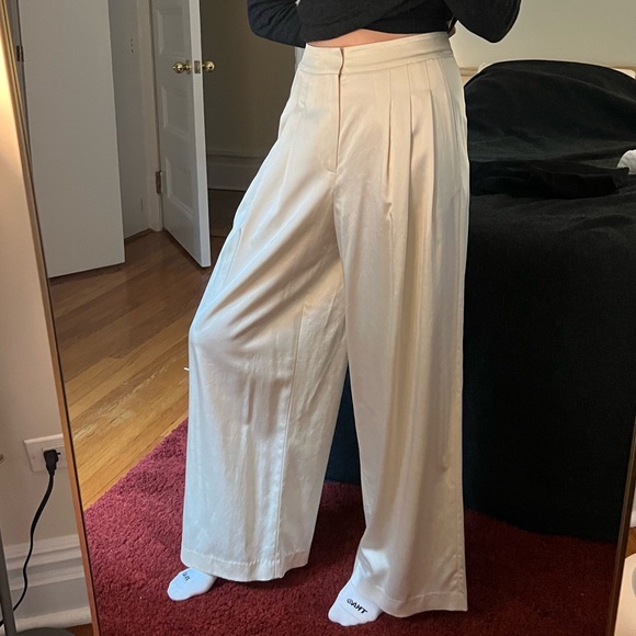 $625 RHIÉ Pants - Picture 2 of 7